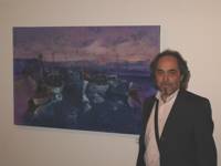 El pintor Pedro Bueno, junto a una de sus obras en la exposición. Ferrol marzo, 2012.